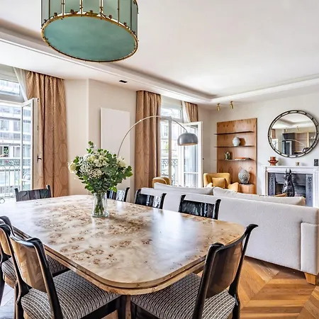 Prestigious Apartment, Eiffel Tower