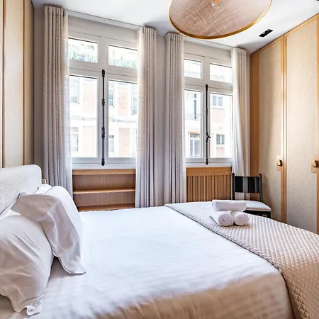 Prestigious Apartment, Eiffel Tower